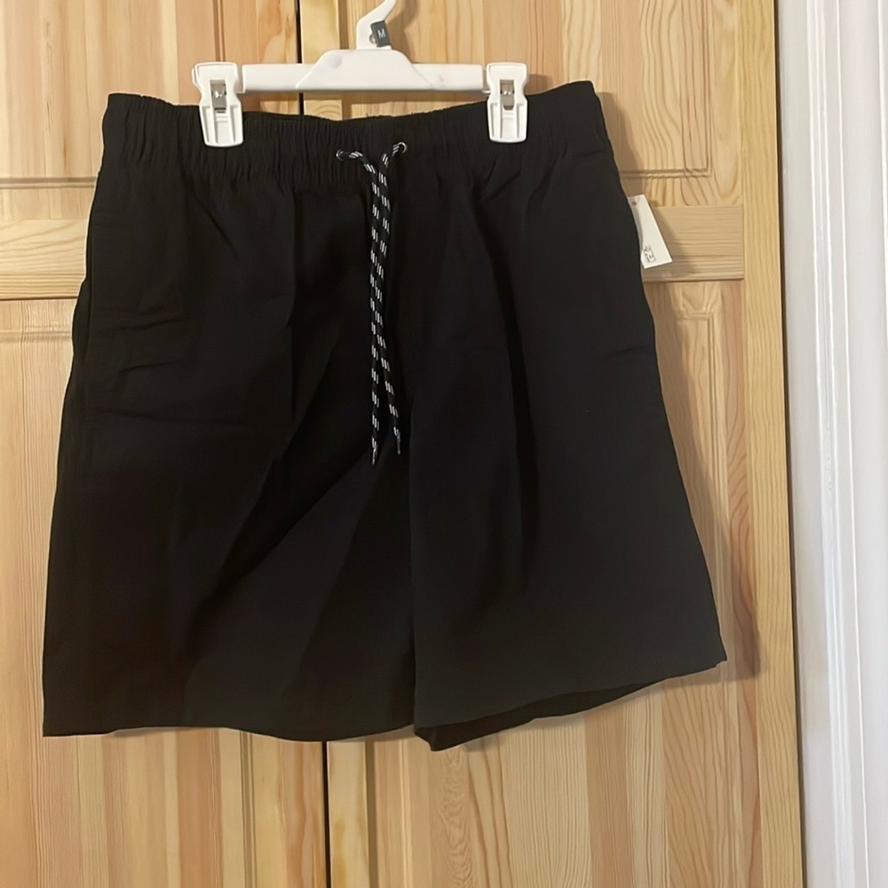 T3. Amazon essentials shorts small